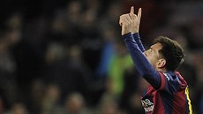 Lionel Messi z FC Barcelona slaví svj gól v derby s Espaolem.
