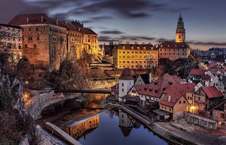 Zmek v eskm Krumlov pohledem z Horsk zahrady. Snmek se stal fotografi...