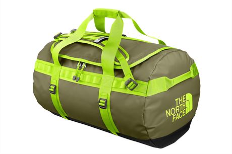 Nezniiteln taka Base camp duffel od The North Face, d se nosit i jako batoh.