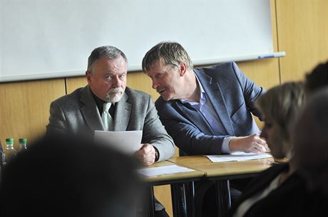 Pedsedou pedsednictva SVAK byl po posledních komunálních volbách zvolen Roman Fabe, starosta Tele (vpravo). Vystídal bývalého dobronínského starostu Jiího Vlacha (vlevo).