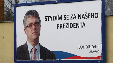 Jeden z bilboard v olomouckých ulicích, na kterých místní advokát Erik Orlet...