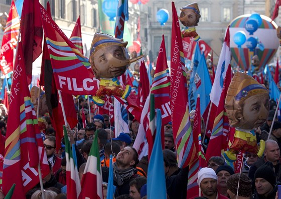 Itálii ochromila v pátek generální stávka. Tisíce lidí vyly do ulic (12....