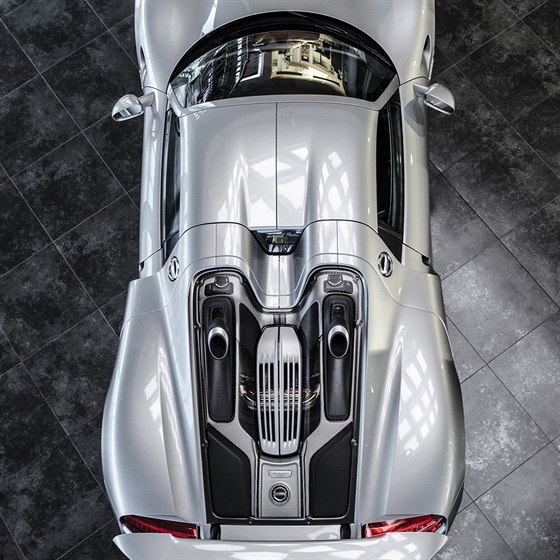 Hybridní soustava Porsche 918 se chlubí spotebou 3 litry na 100 kilometr, v praxi ovem spotebuje mnohokrát více.