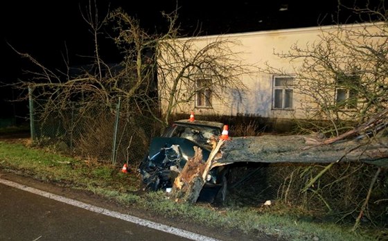 koda Felicia bude nejspíe na odpis, ale opilý idi uvnit utrpl jen lehká...