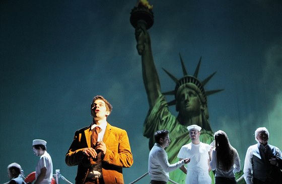 Inscenace Amerika na motivy knihy Franze Kafky v plzeském Novém divadle
