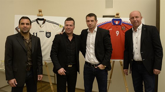 Fotbaloví internacionálové (zleva) Ulf Kirsten, Lothar Matthäus, Pavel Kuka a...