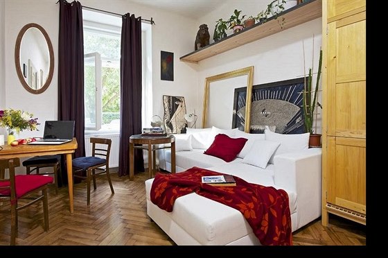 ikovský byt má 70 metr tvereních, dv obytné místnosti, krásné dubové...