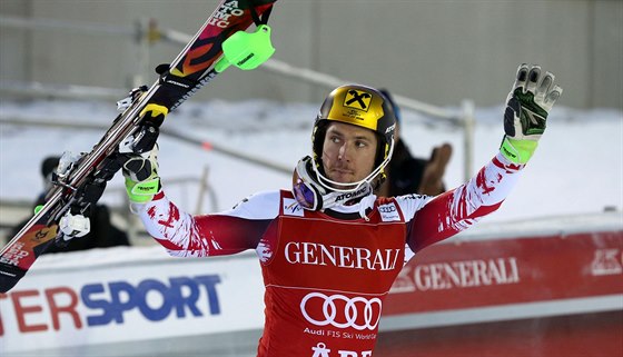 Rakouský lya Marcel Hirscher se raduje z triumfu ve slalomu Svtového poháru...