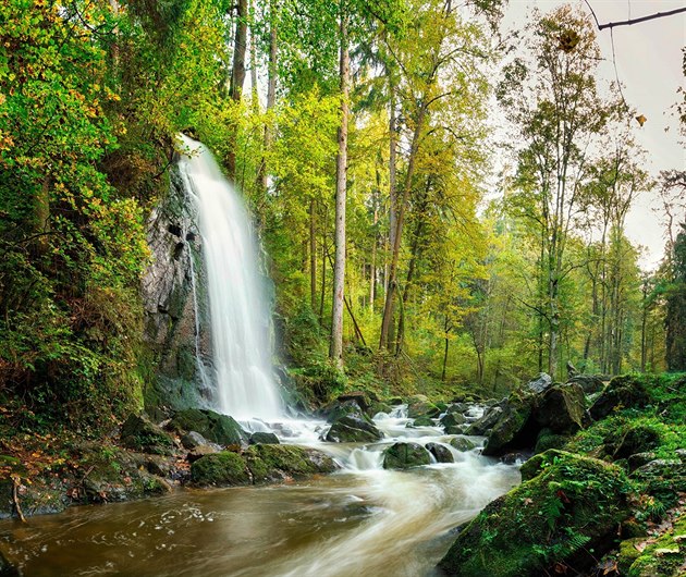 Vodopád v Terin údolí. Panoramatický snímek je sloený z devíti expozic ve...