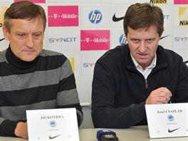 Ji Kotrba (vlevo) a Josef Csaplr se v prosinci 2014 ujali fotbalist Liberce.