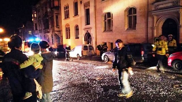 Vbuch plynu v inovnm dom v ulici Eliky Krsnohorsk v Dn zranil 15. prosince veer tyi lidi, dvacet jich bylo nutn evakuovat.