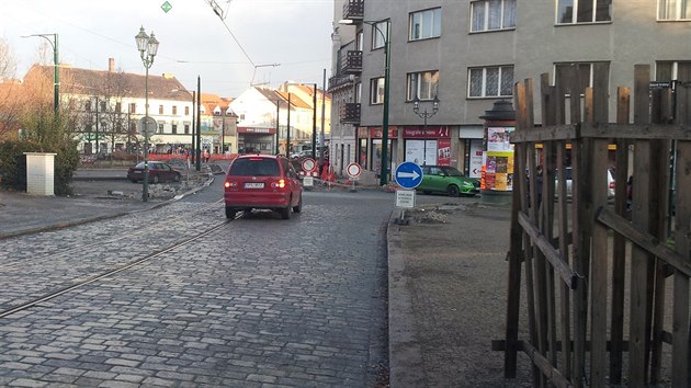 Do Zbrojnick ulice v centru Plzn se mohla vrtit auta (15. 12. 2014)