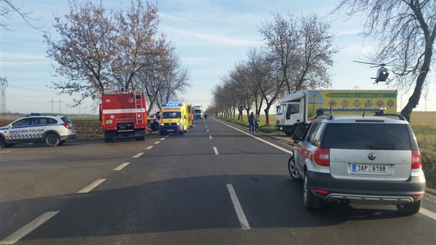 Na mst nehody u stedoeskch Nehvizd pistval tak zchransk vrtulnk (17.12.2014)