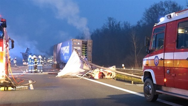 Nehoda kamion na dlnici D2 u slovenskch hranic (15. prosince 2014)