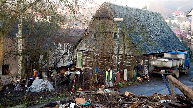 Prv rouben stavba, napchovan po strop odpadky, byla v minulosti zdrojem mnocch se potkan a krys.