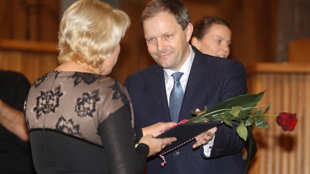 Msto Zemana pedval jmenovac dekrety ministr kolstv Marcel Chldek (18. prosince 2014)