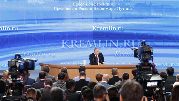 Rusk prezident Vladimir Putin pi vronm projevu (18. prosince 2014)