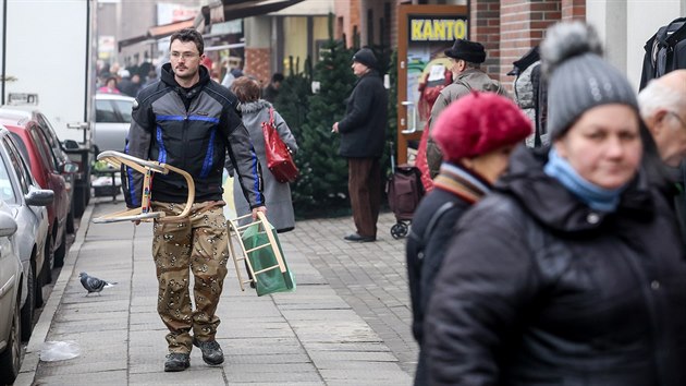 O zbo na trnici v polskm Tn je mezi eskmi nakupujcmi stle velk zjem. (9. prosince 2014)