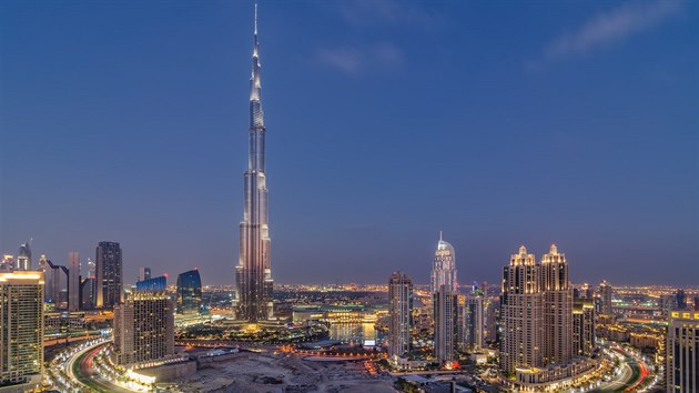 Nejvy stavba svta, 828 metr vysok Burd Chalfa v Dubaji, m 200 pater, obyvatelnch je 165.