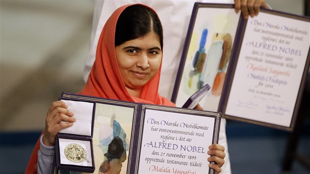 Sedmnctilet Pkistnka Malala Jsufzaj se ve stedu stala nejmlad lauretkou Nobelovy ceny (Oslo, 10. prosince 2014).