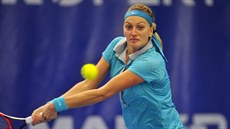 Petra Kvitová ve finále tenisové extraligy smíšených družstev v utkání s... Petra Kvitová ve finále tenisové extraligy smíšených družstev v utkání s...