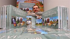Jiří Svoboda pracuje jako reklamní rafik, ve volnu je nadšený turista a... Jiří Svoboda pracuje jako reklamní rafik, ve volnu je nadšený turista a...