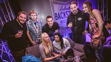 Fanynkám vstup povolen, láká je Divokej Bill do zákulisí po koncertech... Fanynkám vstup povolen, láká je Divokej Bill do zákulisí po koncertech...