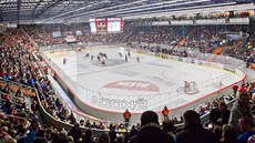 Hokejový stadion v Hradci Králové pi derby s Pardubicemi.