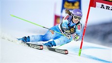 Slovinská lyžařka Tina Mazeová na trati obřího slalomu v Aare. Slovinská lyžařka Tina Mazeová na trati obřího slalomu v Aare.