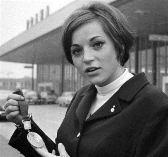 Milena Rezková-Hübnerová po návratu z olympijských her v Mexiku 1968.
