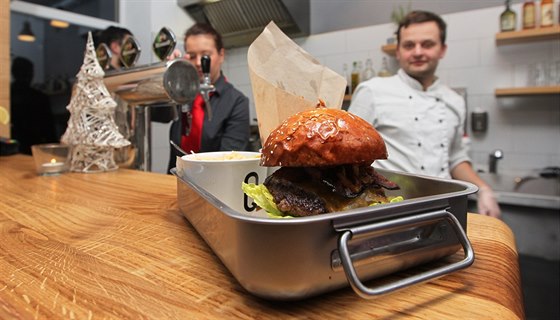 V Jablonci nad Nisou nedávno vyrostly dv restaurace zamené na hamburgery  i...