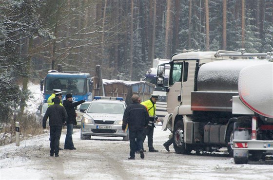 Tragická nehoda u Doks pi ní zahynuli dva policisté.