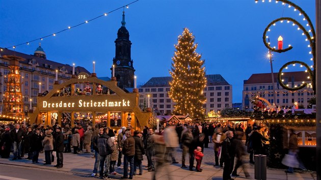 Dostat se na nejproslulej vnon trh trclmarkt znamen sledovat davy lid.