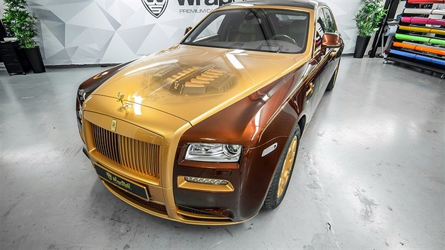 Pozlacen Rolls-Royce Ghost