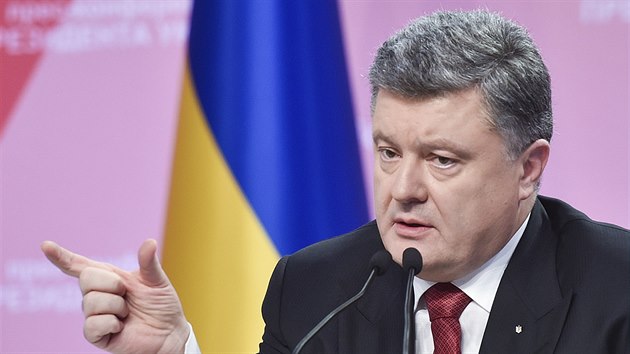 Ukrajinsk prezident Petro Poroenko uspodal tiskovou konferenci ke konci roku. Krize v Donbasu podle nj nem vojensk een (29. prosince 2014)