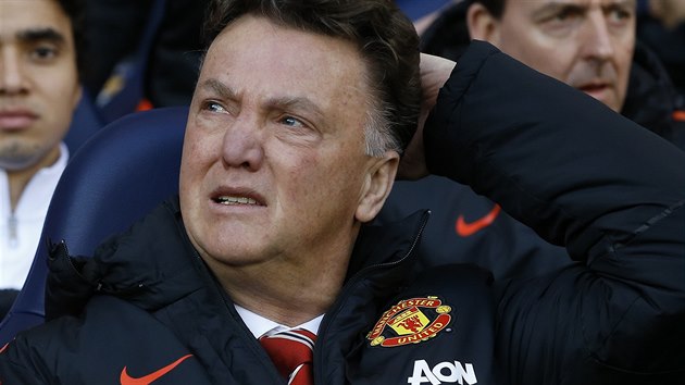 Trenr Louis van Gaal z Manchesteru United peml, jakou taktickou kulirnu vymyslet na soupee.