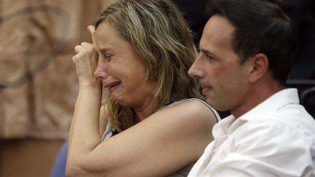 Silvia Martinov se rozplakala, kdy jej otec, doktor Raul Eugenio Martin byl zprotn obvinn z nucenho odjmn dt matkm neptelskm vojenskmu reimu v Argentin.