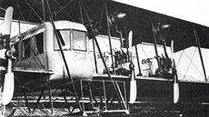 Na fotografii prvního vyrobeného letadla Ilja Muromec (výr. . 107) vidíme ped...