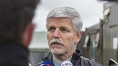 Generál Petr Pavel na návštěvě provizorního vojenského tábora u Haluzic. Generál Petr Pavel na návštěvě provizorního vojenského tábora u Haluzic.