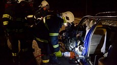 U Bochova na Karlovarsku se v noci na tdrý den srazilo auto s cyklistou....