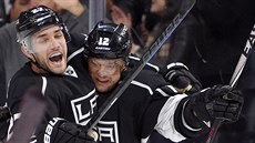 Marian Gáborík (vpravo) a Alec Martinez slaví gól Los Angeles.