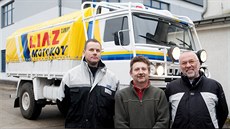Posádka Moskal, Pour a Jelínek před historickou liazkou, se kterou míří na... Posádka Moskal, Pour a Jelínek před historickou liazkou, se kterou míří na...