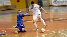 BOJ, JAK MÁ BÝT. Futsalisté Tanga Brno (v modrém) a Helasu se v parádním zápase... BOJ, JAK MÁ BÝT. Futsalisté Tanga Brno (v modrém) a Helasu se v parádním zápase...