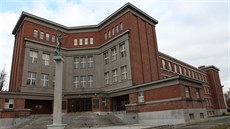 Mezi nejkrásnjí stavby patí gymnázium J. K. Tyla, které navrhnul Josef Goár.