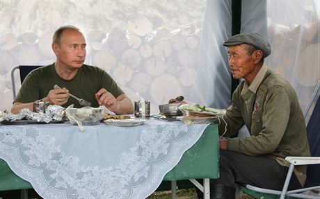 Vladimir Putin v roce 2009 trávil dovolenou na jiní Sibii, kde pizval ke...