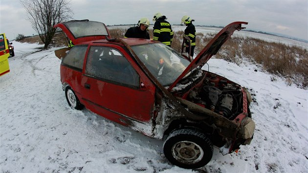 Nabouran auto nemlo platnou technickou kontrolu ani registran znaky.