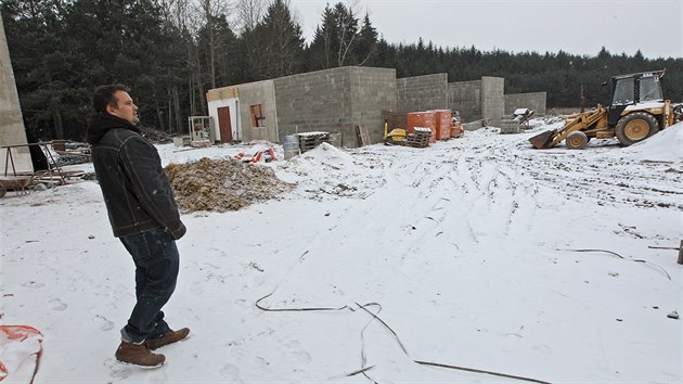 Podnikatel Michal Novk buduje ze star pily ve Studenci zvec park. U nyn v nm chov mnoho elem, napklad lvy, tygry nebo hyeny. asem maj pibt i teba sloni, zebry nebo pandy.