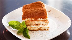 Piškoty Savoiardi, černá káva, likér Amaretto, sýr Mascarpone… To jsou jen... Piškoty Savoiardi, černá káva, likér Amaretto, sýr Mascarpone… To jsou jen...