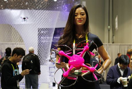 Drony a roboti zaívají na veletrhu International CES rozmach.