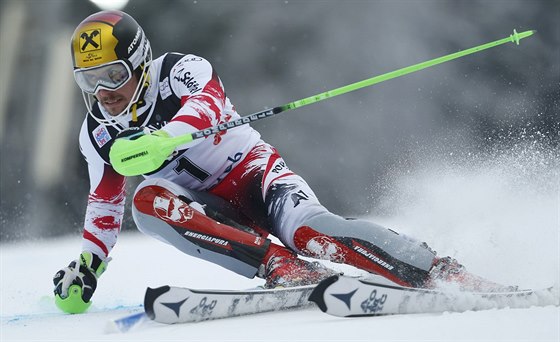 Marcel Hirscher na trati slalomu v Záhebu.